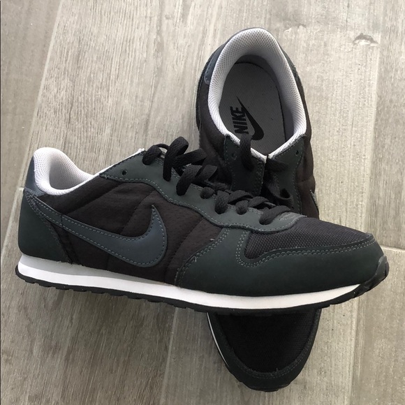 Nike Shoes - Nike Genicco Retro Shoes